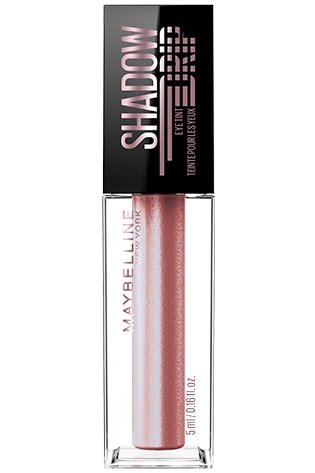 Maybelline Chroma Liquid Eyeshadow mit flüssiger Textur im durchsichtigen Flakon vor weißem Hintergrund.