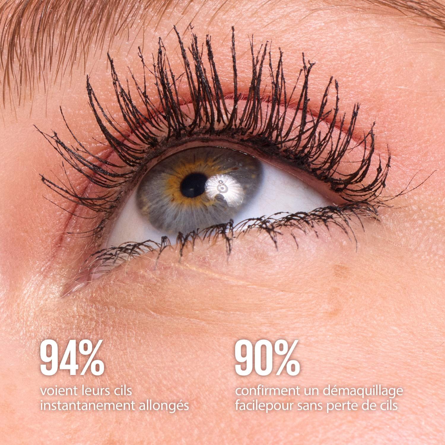 Nahaufnahme eines Auges mit perfekt definierten Wimpern durch die Sky Tubes Tubing Mascara