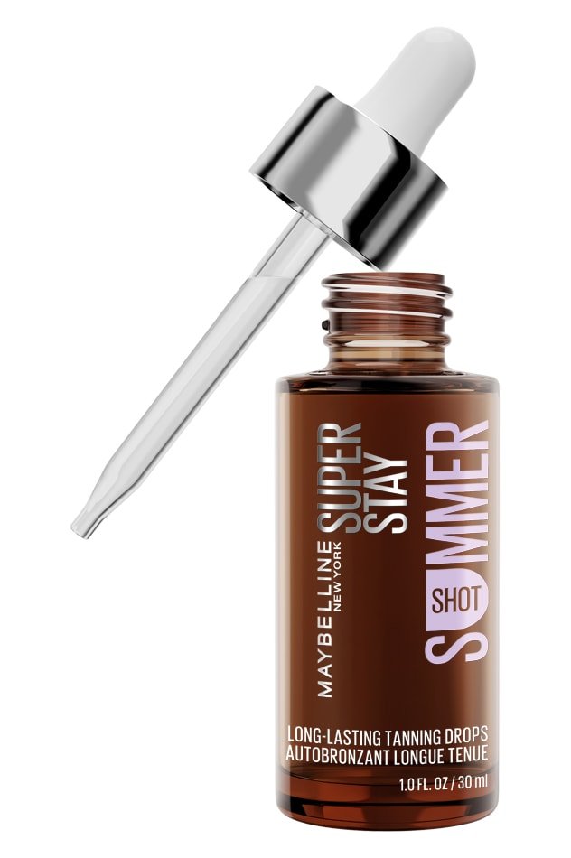 Flacon d'autobronzant Super Stay Summer Shot de Maybelline avec sa pipette sur fond blanc.