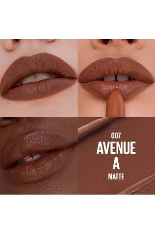 Collage présentant deux façons de porter le rouge à lèvres : à gauche, une application intense pour un résultat sophistiqué ; à droite, une application par tapotements légers pour un fini subtil.