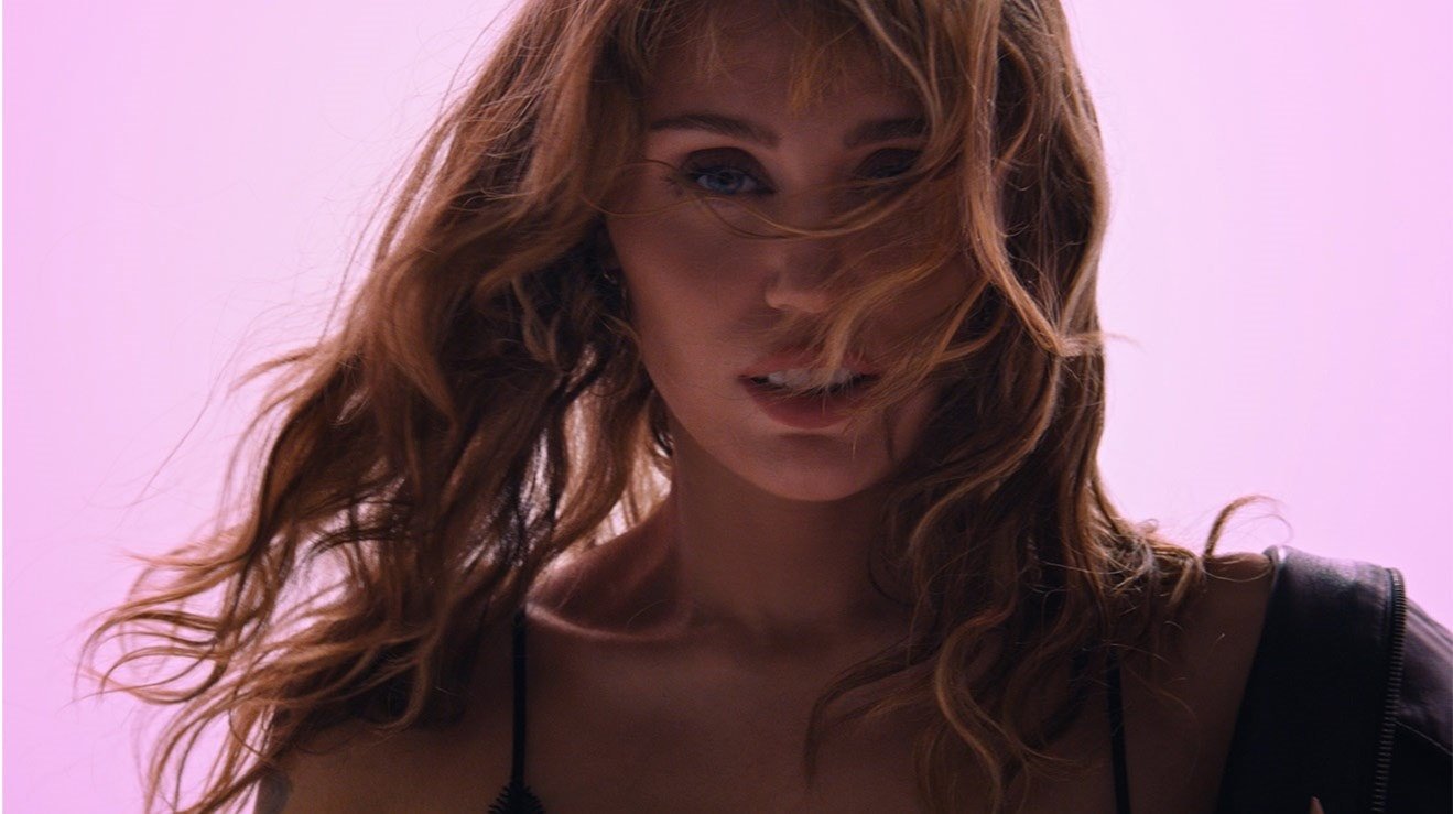 Maybelline-Serum-Lipstick-pdp-model-campaignvideo