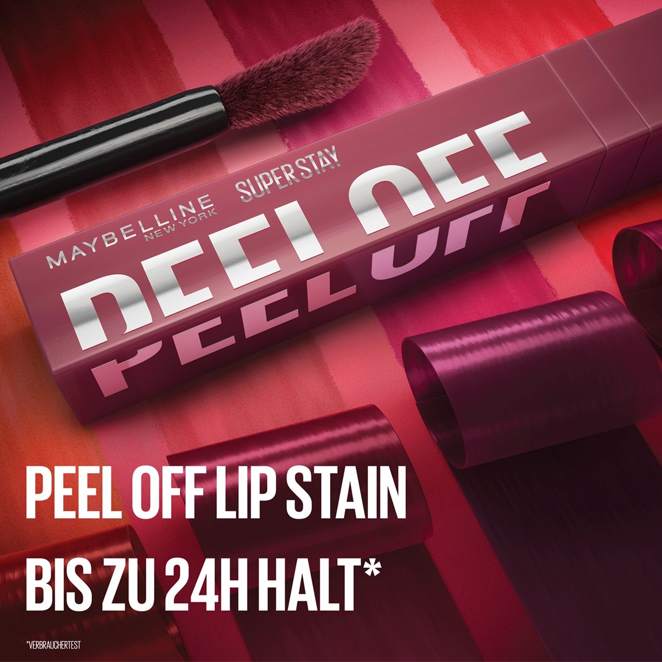 Die Produktverpackung des Peel-Off Lip Stain vor einem farblich passenden Hintergrund mit dem Hinweis auf bis zu 24 Stunden Halt.